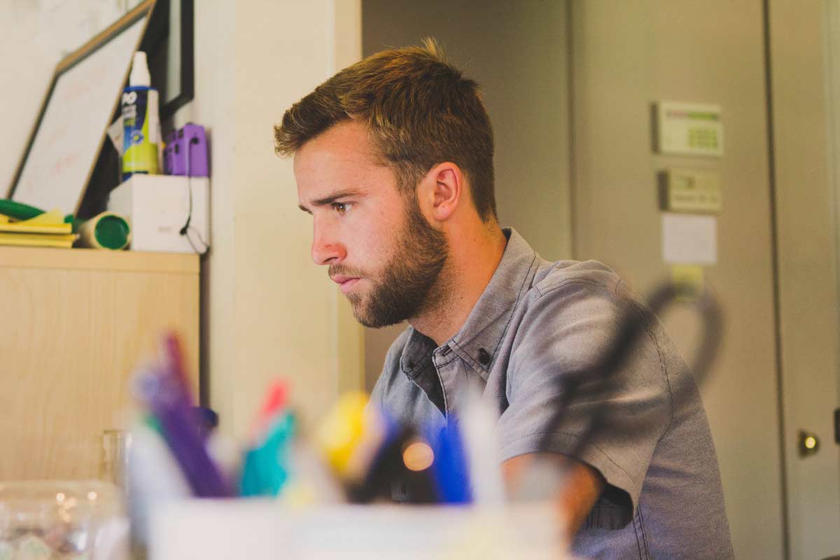 Stick to Plan_hairstyle for men with curly hair